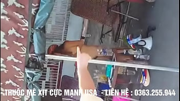 Quay lén em gái ở truồng chạy lòng vòng quá gh_