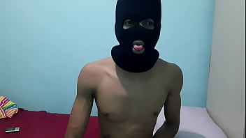 Mascarado Novinho Pauzudo Batendo Punheta