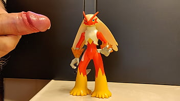 Blaziken Figure #4 (double) (pokemon)