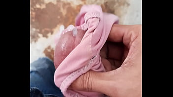 Sướng cu với quần lót bà chị trong khu cách ly chung phòng Zalo 0777432196