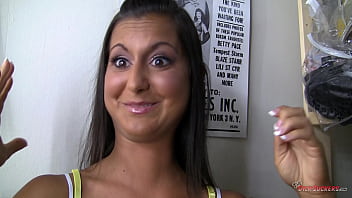 An Amateur Babe Cassidy Morgan Wants You To Paint Her Face!