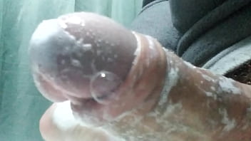 Me Lavo La Poronga Mientras Me Pajeo