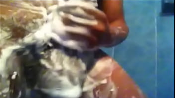 Enjabonando! Bathing!