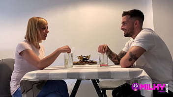 Conocieron A Tu Mamá Por Tinder Y La Follaron... Milf Española Cachonda