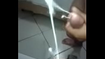 Gozando No Espelho - cumshot, jerking, mirror, punheta, gozando, soloboy, espelho - Video 6250683