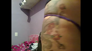 Se Arrumando Para Ir Trabalhar.