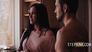 Uncomfortable Step Mom Caves Into Advances - Jennifer White