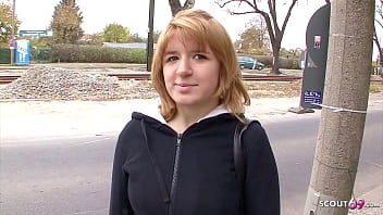 Schüchterne Jungfrau Studentin Nach Der Uni Von Alten Sack Für Sex Bezahlt