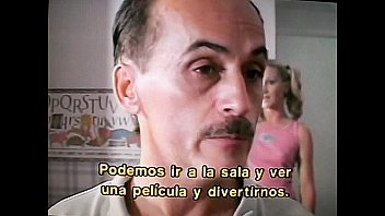 Viejo Se Mete Al Dormitorio De