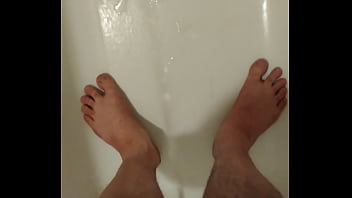 Pissing And Cumming In The Tub