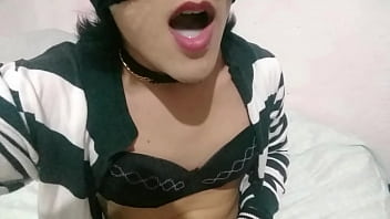 Comiéndome Solita En Un Rapidin