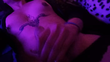 Linda Nena Trans Se Corre En Su Suave Boquita Y Saborea Su Lechita