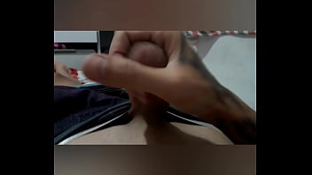 Punheta No Quarto Sozinho