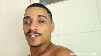 O Banho E A Chupada De Um Negão Dotadão E Um Branquinho De Cú Rosa!