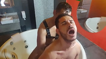 Safado Levou Rola E Gemeu Feito Cadela