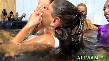 Group Hot Eurobabes In One Tub