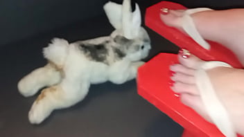 Geisha L Red Japanese Geta 25 Cm High Heels Crush And Trampling Bunny (video Short Version)