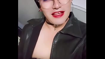 La Puta De Sharon Saludando