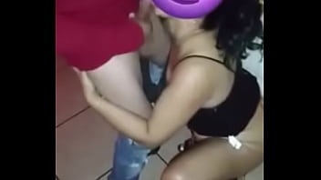 Mi Esposa Recibe Vergazos Y Se Pone A Mamar Delante De Mi