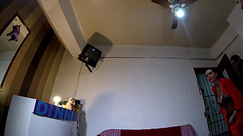 No Meio Da Gravação Nos Apartamentos De Massagem Da Galeria Malcon Quem Bate A Porta... Um Vendedor De Sopá