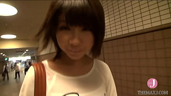 She Licks The Cock With A Cute Little Devilish Face That Provokes Men, Straddles The Cock, And Moans And Writhes In A Cute Voice.