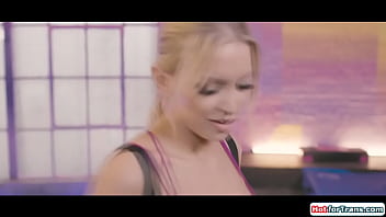 Trans Gymbabe Kayleigh Coxx Fucks Blonde