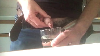 Drinking My Piss - amateur, pissing, piss, drinking-piss, piss-glass - Video 1648762