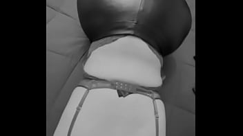 Esposa Puta Chupando Verga Dejando Ver Su Gran Culo