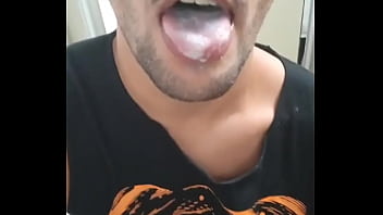 Novinho Saiu Da Balada E Foi Para Estação Tomar Um Leitinho