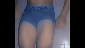 Desnudandose En El Baño