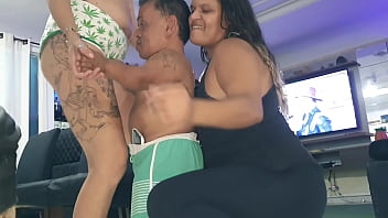 Festa De Ano Novo Com O Anão Pornografico Zezinho Teves E As Gostosas Paty Bumbum E Fada Mel