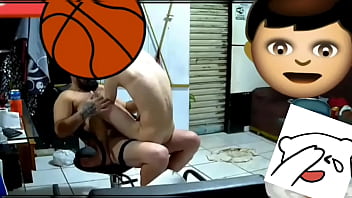 Cliente Da Minha Barbearia Cavalgou No Meu Pau Na Cadeira De Corte