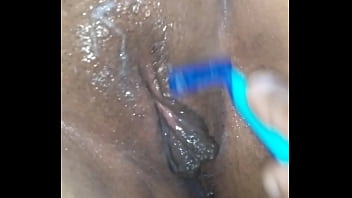 Depilando Buceta Linda