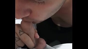 Deixando O Pau Mole Duro Com A Boca