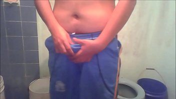 Mi Primera Paja En El Baño