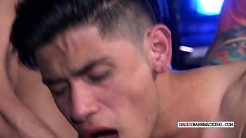 Dilf Barebacking Twinks In Threesome Before Cumming