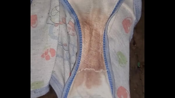 Estaba En Sus Días Y Dejo El Calzón Menstruado.