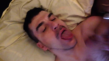 Sacha Recoit Du Sperme Dans Sa Petite Bouche