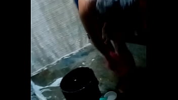 Mi Flaca Yasbeth Bañándose