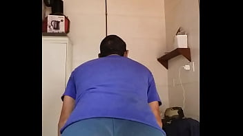 Mordendo O Fio Dental