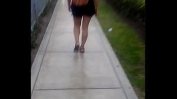 Que Hembrita De Tremendo Potazo Y Pies Calatitos Muy Deliciosos