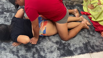 Por El Culo No Me Duele Mucho | Encuentro A Mi Hermanastro Masturbandose Con Mi Tanga Y Me Caliento Tanto Que Decido Darle El Culo Y Me Llena El Año De Semen