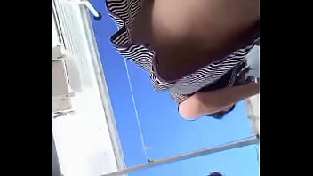 Bajo. La. Falda A. Rica Vecina