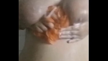 Me Baño Para Que Se Me Baje Lo Caliente, Le Ofrezco El Culo A Mi Padrastro, Pero Esta Con Mi Mamá Y Termino Masturbándome