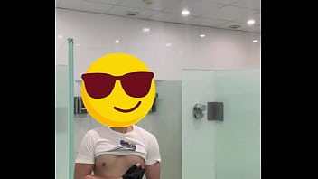 Thủ d_m trong phòng gym