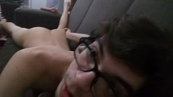 Nerd Safadinho Mostrando A Bunda