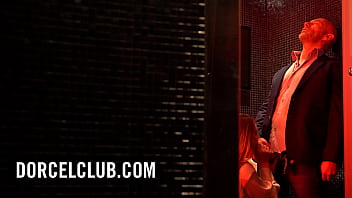 Quick Blowjob In The Toilet Of A Restaurant