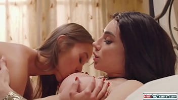 Busty Shemale Ariel Demure Anals Lover