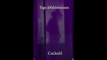 A Pedidos A Hotwife Fumando E Bebendo Vinho Fantasiada De Coelhinha. Cosplay Sensual