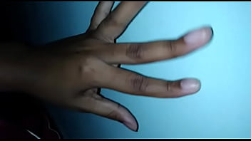 Novinha Safada Fazendo Movimentos Sensuais Com A Mão